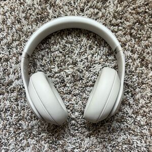 Beats Studio Pro Wireless Over-Ear Headphones - sandstone